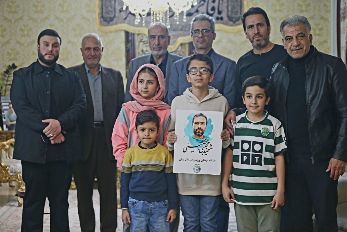 دیدار استقلالی‌ها با خانواده شهید جنگ ۱۲ روزه