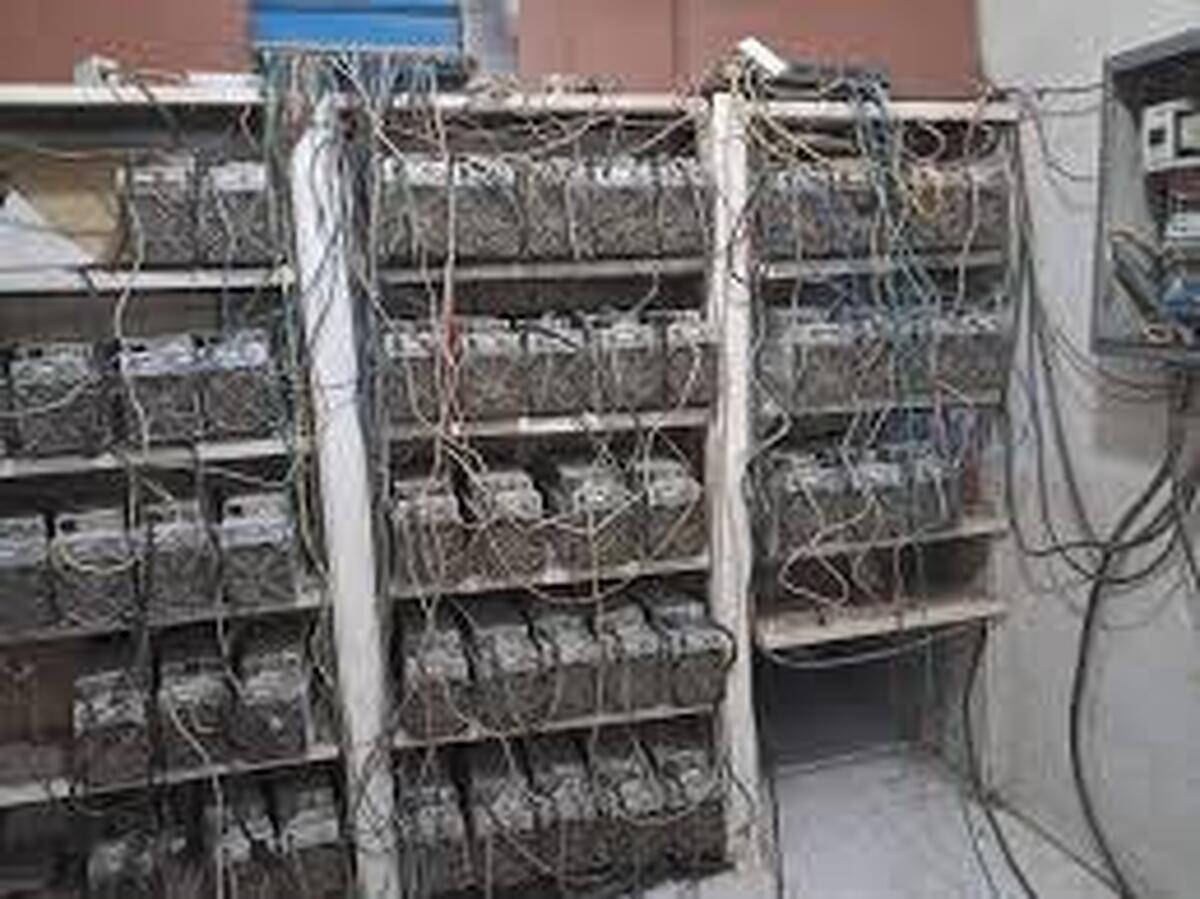 انهدام مزرعه ماینرهای غیر مجاز در اهواز