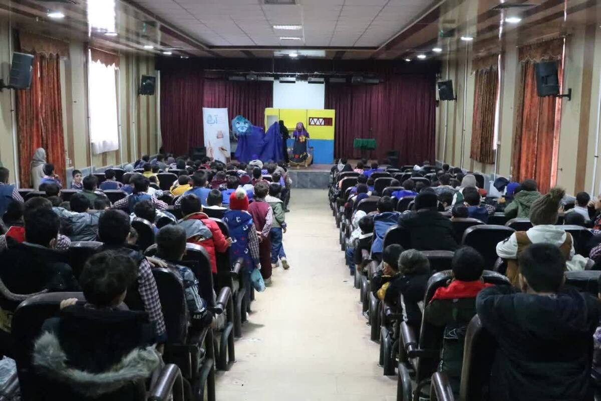 دانش آموزان شهر های آبیک و زیاران برای فراگیری واژه 