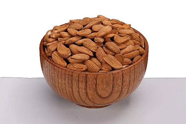 آیا روغن بادام شیرین پوست را سیاه میکند؟ (ترفندهای روشن کنندگی + روش مصرف) آیا روغن بادام شیرین پوست را سیاه میکند؟ (ترفندهای روشن کنندگی + روش مصرف)