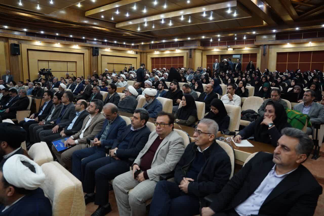 مدیران دستگاههای اجرایی باید متولی اقامه نماز جماعت در ادارات باشند 