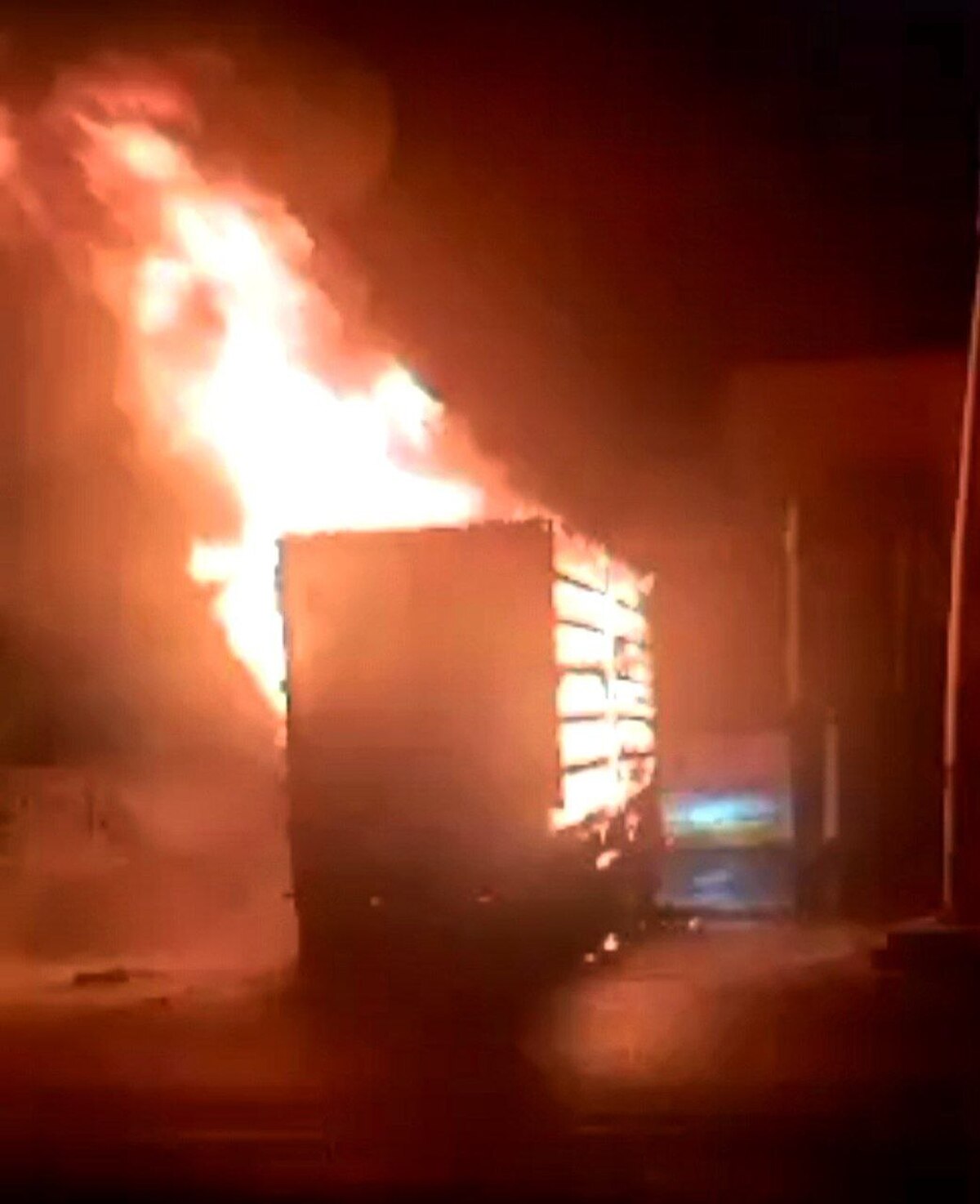 آتشی که با کامیون به آتش نشانی رفت