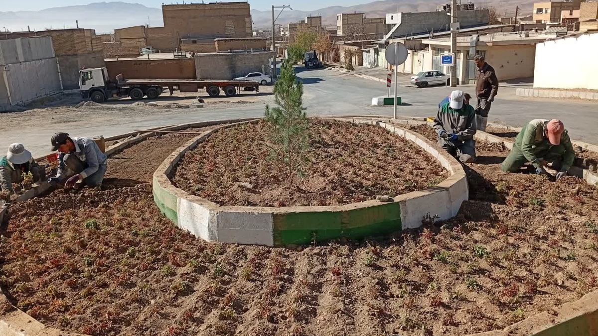 کاشت ۲۰۰۰۰ گلدان گل مغربی در شهرکرد