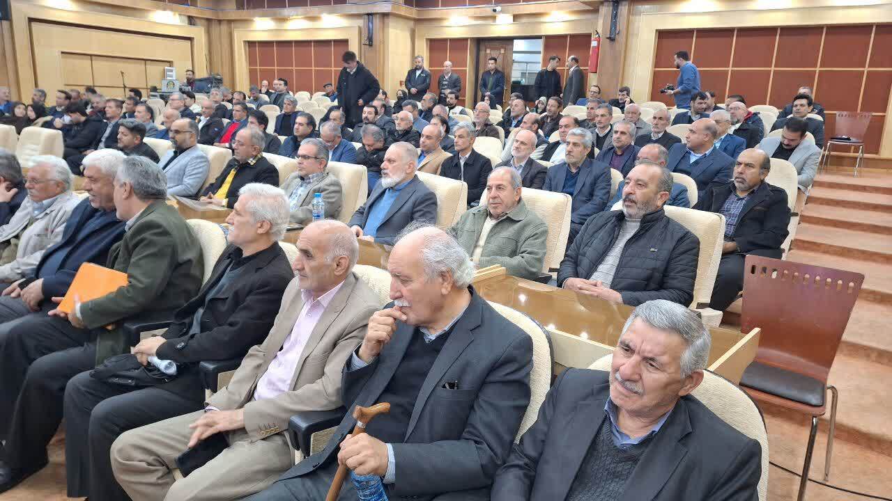 سفره کارگران در تورم و گرانی ها کوچکتر شده است/ تعطیلی تعاونی‌ها و کمبود تشکل‌های کارگری بحران‌ ساز است