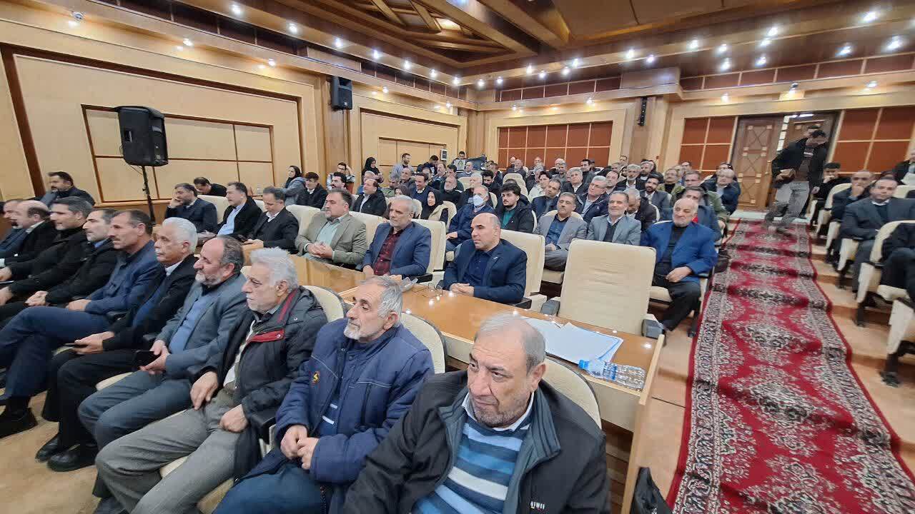 سفره کارگران در تورم و گرانی ها کوچکتر شده است/ تعطیلی تعاونی‌ها و کمبود تشکل‌های کارگری بحران‌ ساز است