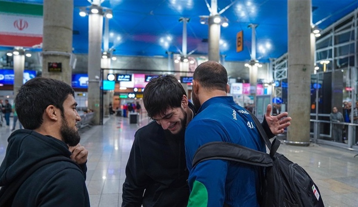 ورود کشتی‌گیران خارجی استقلال به ایران