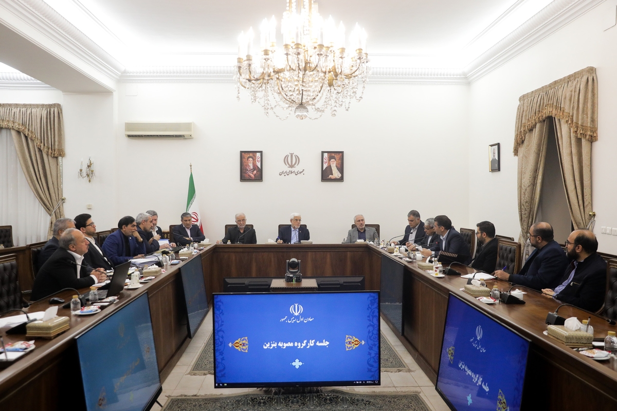 عارف: عواید حاصله از مصوبه بنزین در قالب کالابرگ به صورت منظم ارائه می‌شود