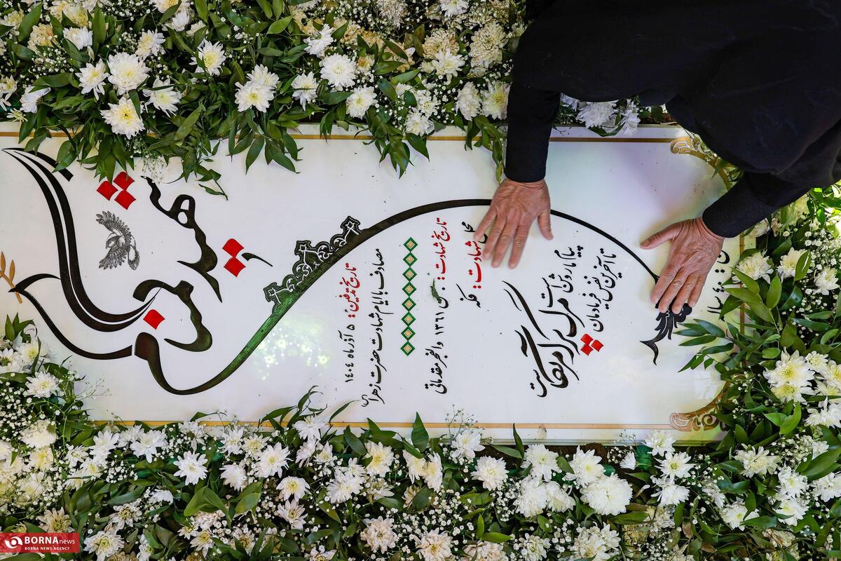 تشییع و تدفین پیکر شهید گمنام هشت سال دفاع مقدس در مشهد + عکس