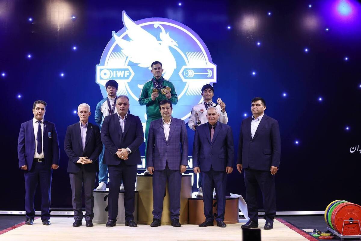 حضور وزیر ورزش و جوانان در مسابقات وزنه‌برداری جام فجر