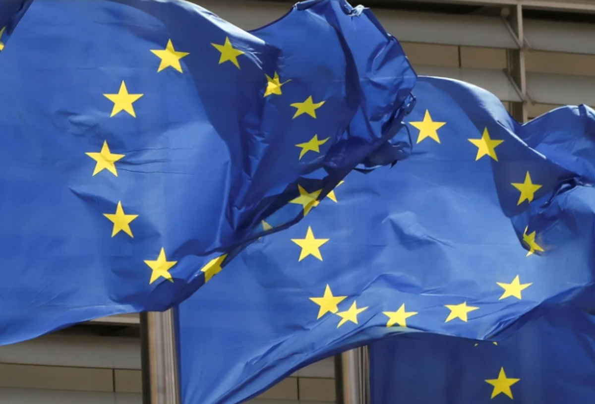 اتحادیه اروپا خواستار اضافه شدن بند بررسی به توافق تعرفه‌ای با آمریکا شد