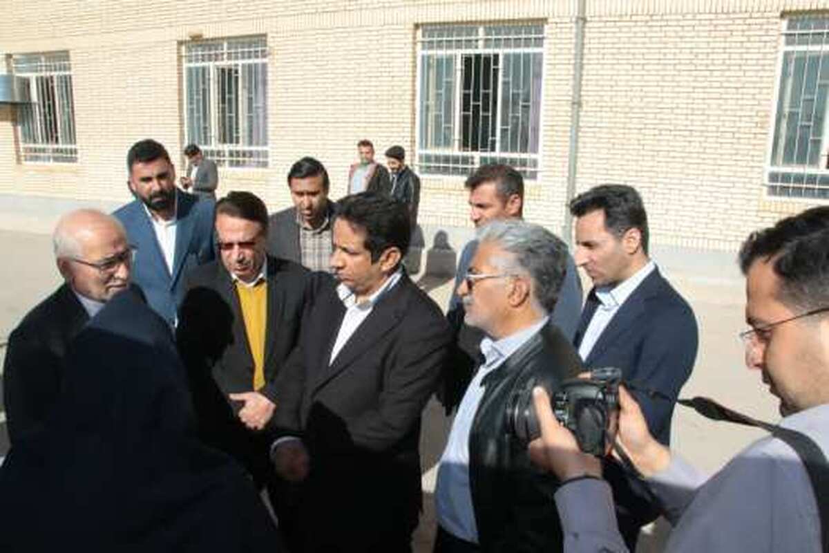بازدید سید حسین مرعشی از مدارس کانکسی کرمان در راستای توسعه مدرسه‌سازی
