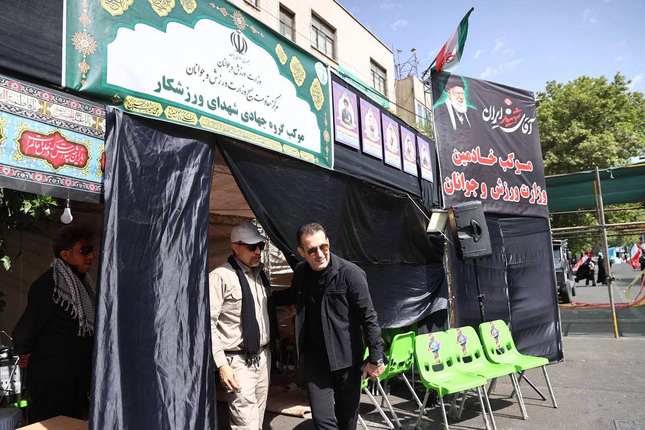 مراسم وداع با رهبر شهید؛ ورزشیها پای کار آمدند + تصاویر مراسم وداع با رهبر شهید؛ ورزشیها پای کار آمدند + تصاویر