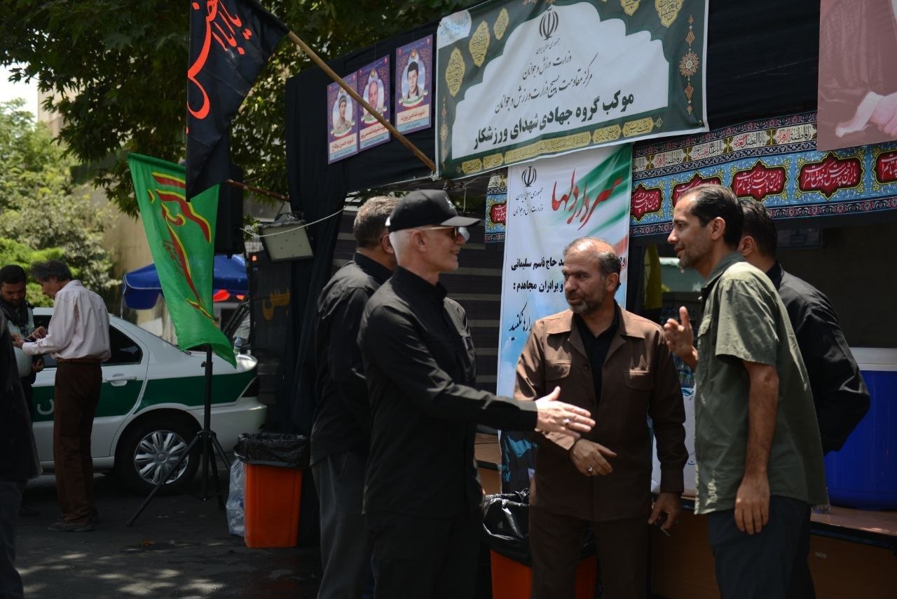 مراسم وداع با رهبر شهید؛ ورزشیها پای کار آمدند + تصاویر مراسم وداع با رهبر شهید؛ ورزشیها پای کار آمدند + تصاویر